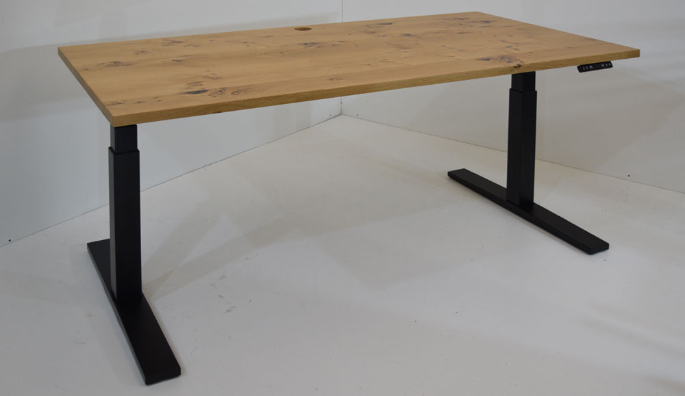 Höhenverstellbarer Schreibtisch mit Massivholzplatte